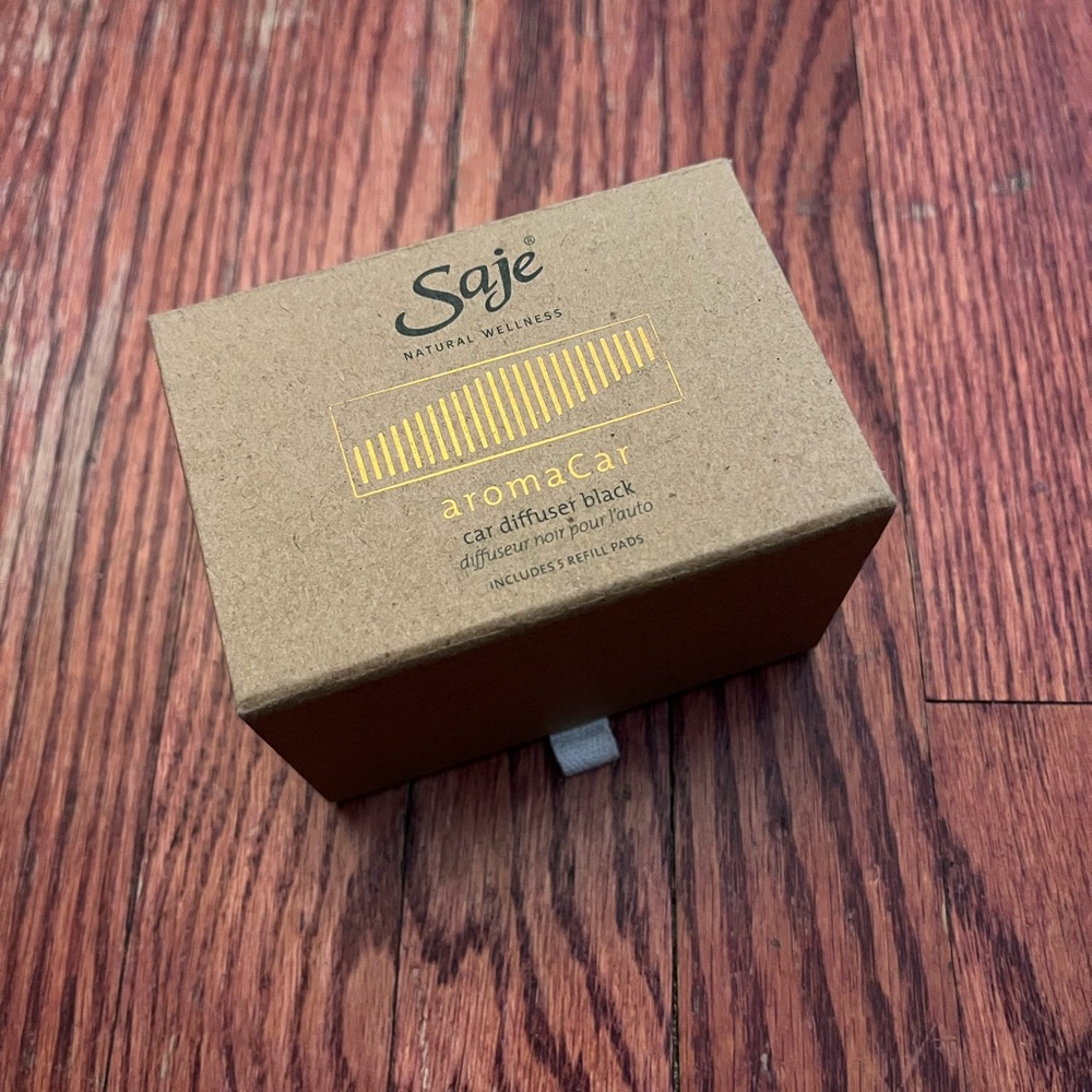 🎉 Saje AromaCar Diffuser in Elegant Black